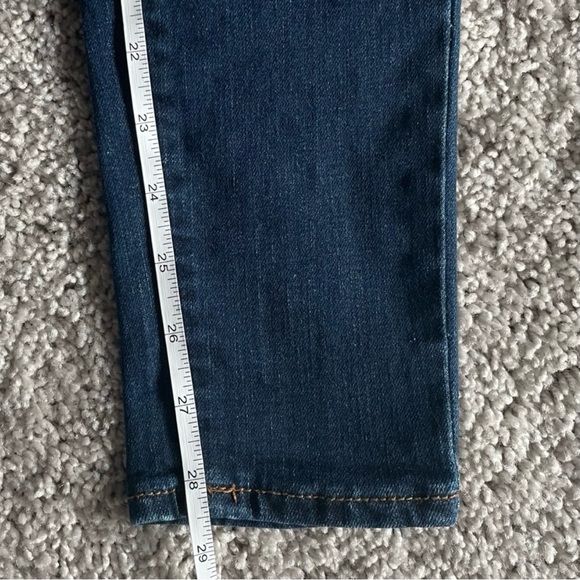 Old Navy Rockstar Mid Rise Jeans Size Regular 2
Distressed Whiskering Fading - Picture 6 of 7